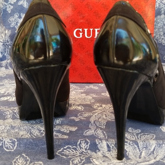 Guess Black multi fabric peep-toe pumps. 8.5 - Picture 6 of 8